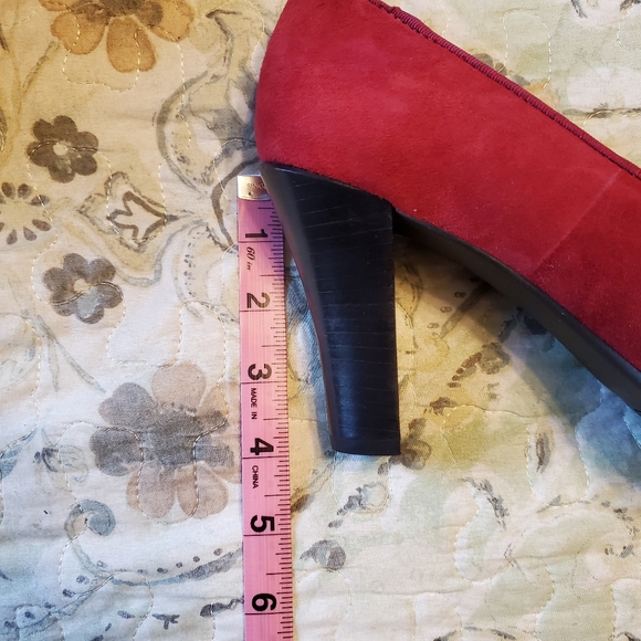 Adrienne Vittadini Marve Kidsuede Platform Pumps size 8 - Picture 9 of 11